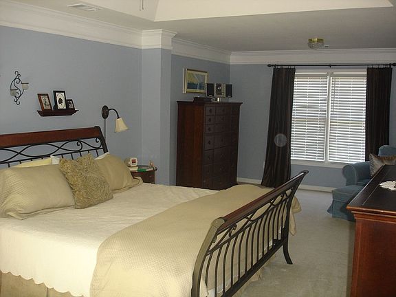 Large Master with sitting area