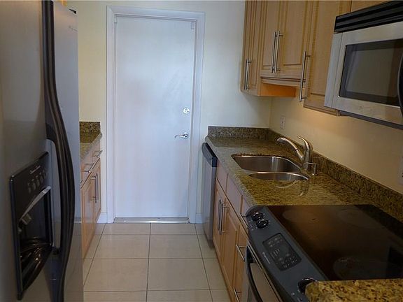 3rd image of 2424 SE 17th Street #302B