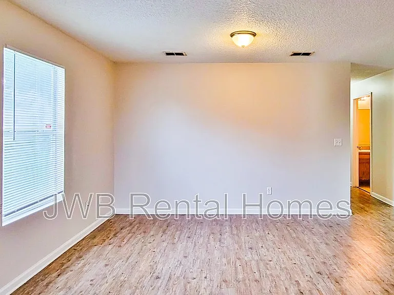 3562 Drexel St — Photo 4