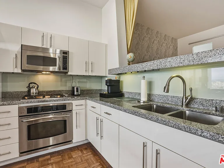 1100 Wilshire Blvd #2604 — Photo 13