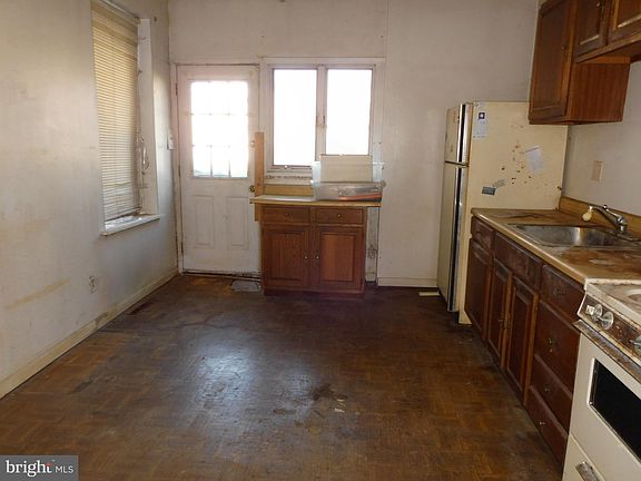3rd image of 1013 Chestnut St