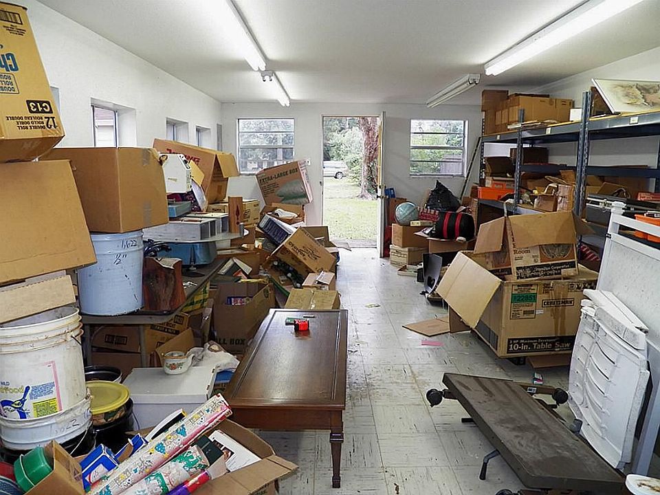 As you can see, the barn has lots of room for storage! Perfect for hobbyists, or for use as a workshop.