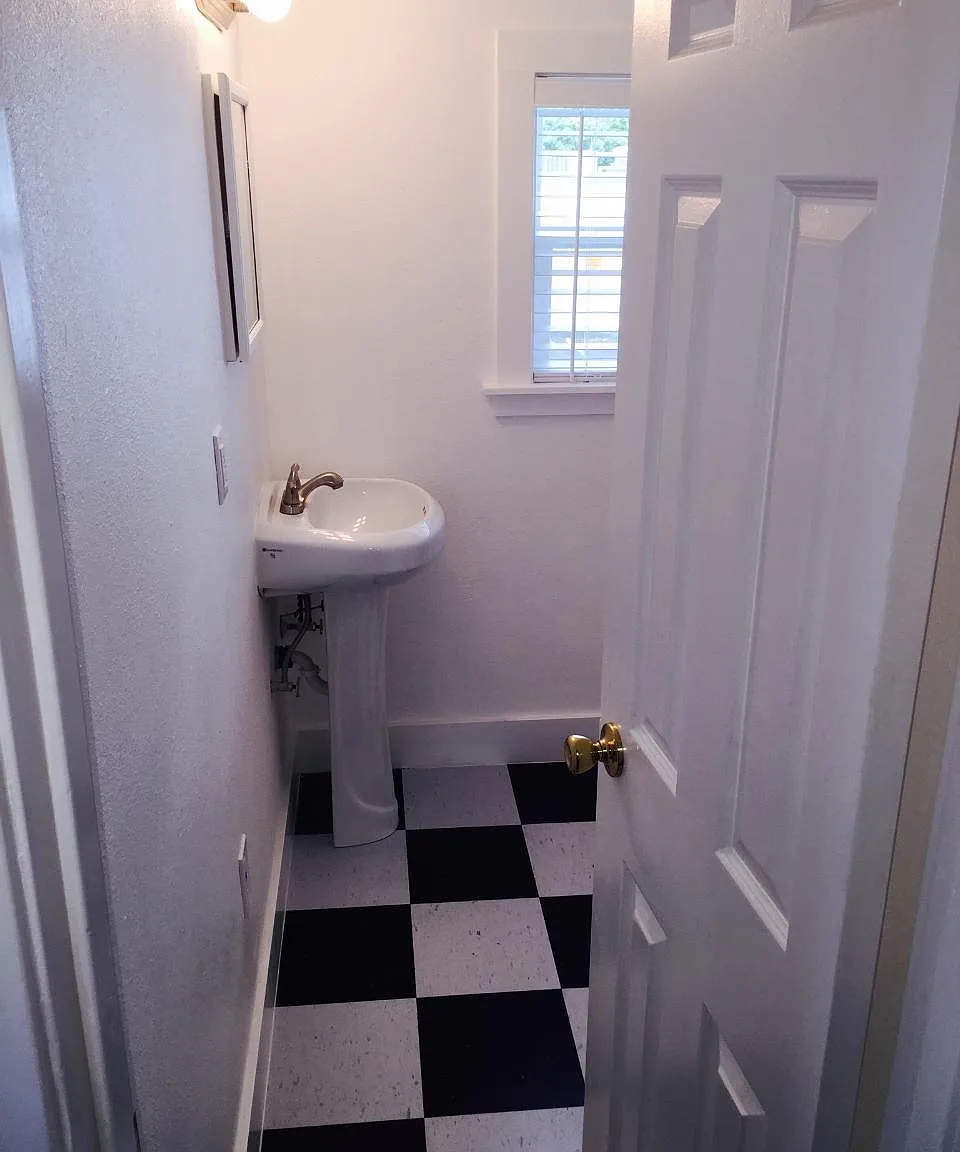 Studio, 250 sqft, $929 — Photo 4