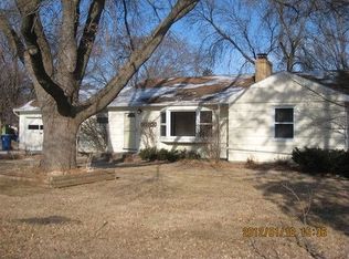 12100 Robin Cir, Minnetonka, MN 55305