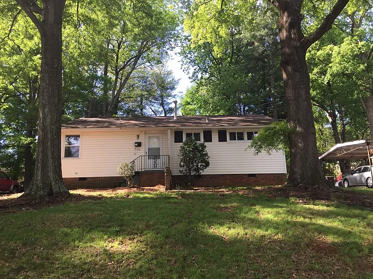 916 Cloister Dr — Photo 1