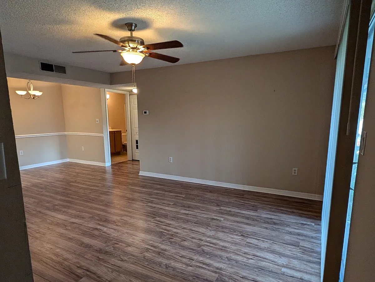 Building Photo - 221 Lake Brook Cir #208