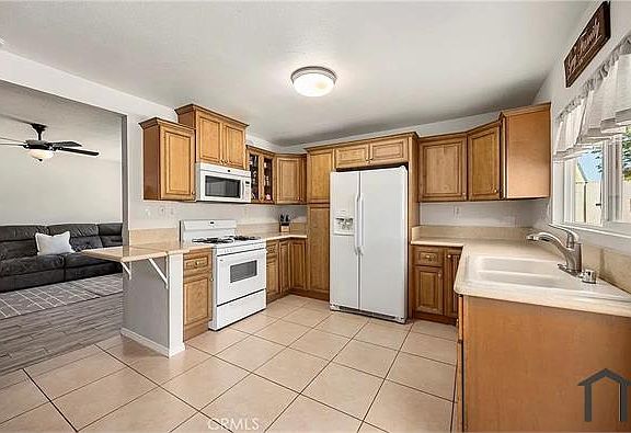 3rd image of 4932 E Holbrook St