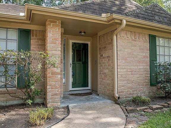 3rd image of 11911 Hillbrook Dr
