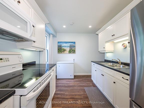 5th image of 70 Fiddlers Green Rd #104
