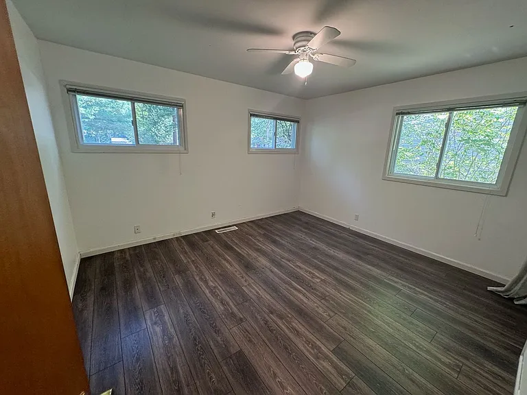 212 Huron St — Photo 11