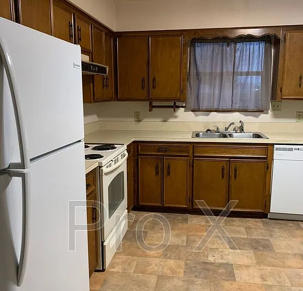 423 W Elk St — Photo 6