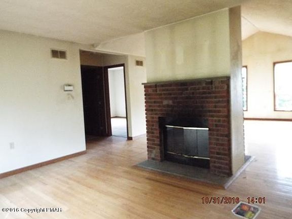 3rd image of 323 Ash Ln