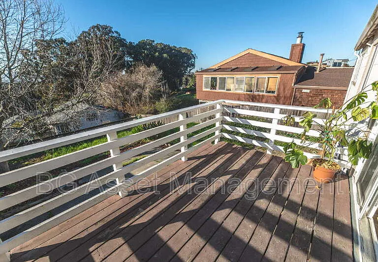 1723 Bayo Vista Ave — Photo 26