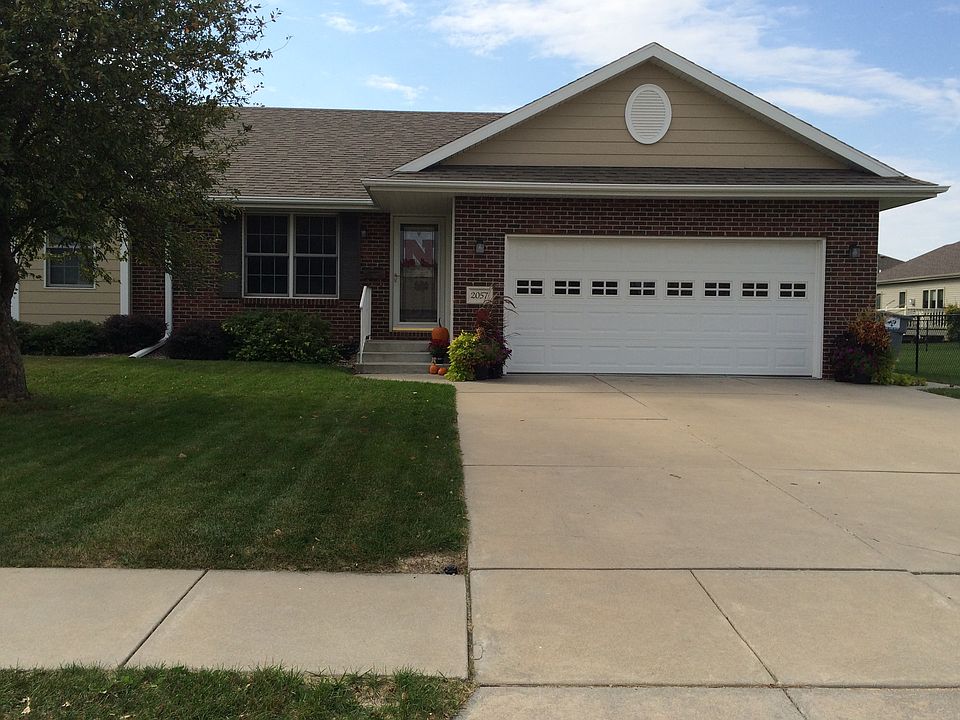 1st image of 2057 N 1st St
