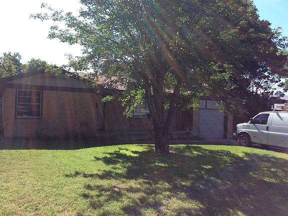 3rd image of 820 Sandell Dr