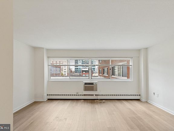 3rd image of 2101 Chestnut St APT 326