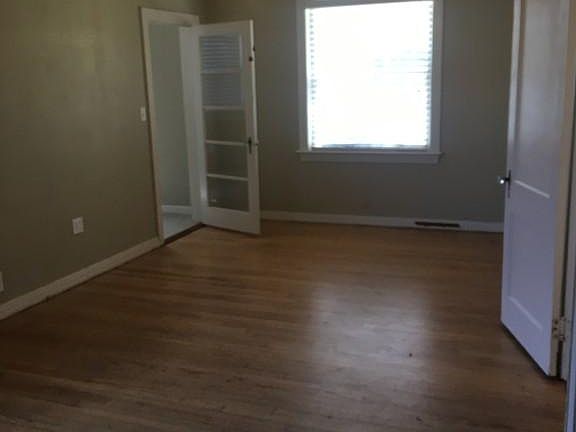 2nd image of 923 Cedar St