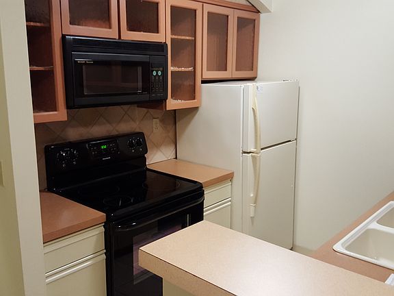 Kitchen with terra cotta tile
