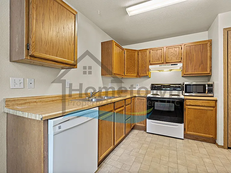 703 N Compton St — Photo 14