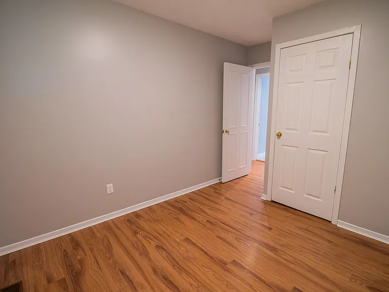 15 Sheridan Dr — Photo 8