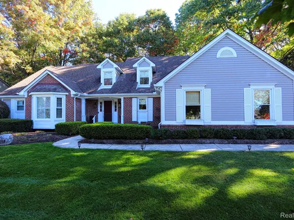 5334 Bridge Trl E, Commerce Township, MI 48382