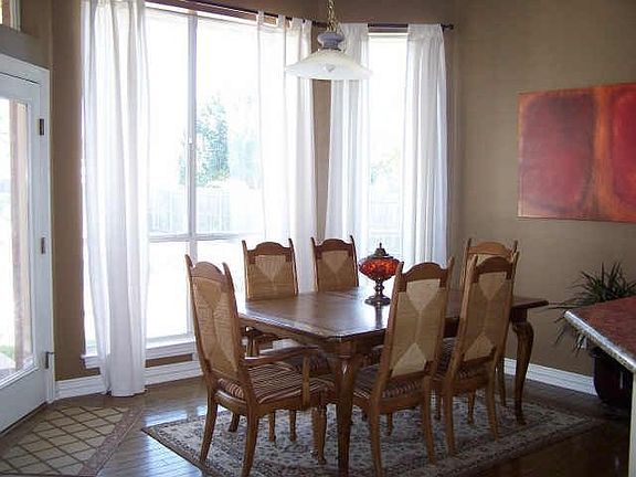 4th image of 712 Saint Johns Dr