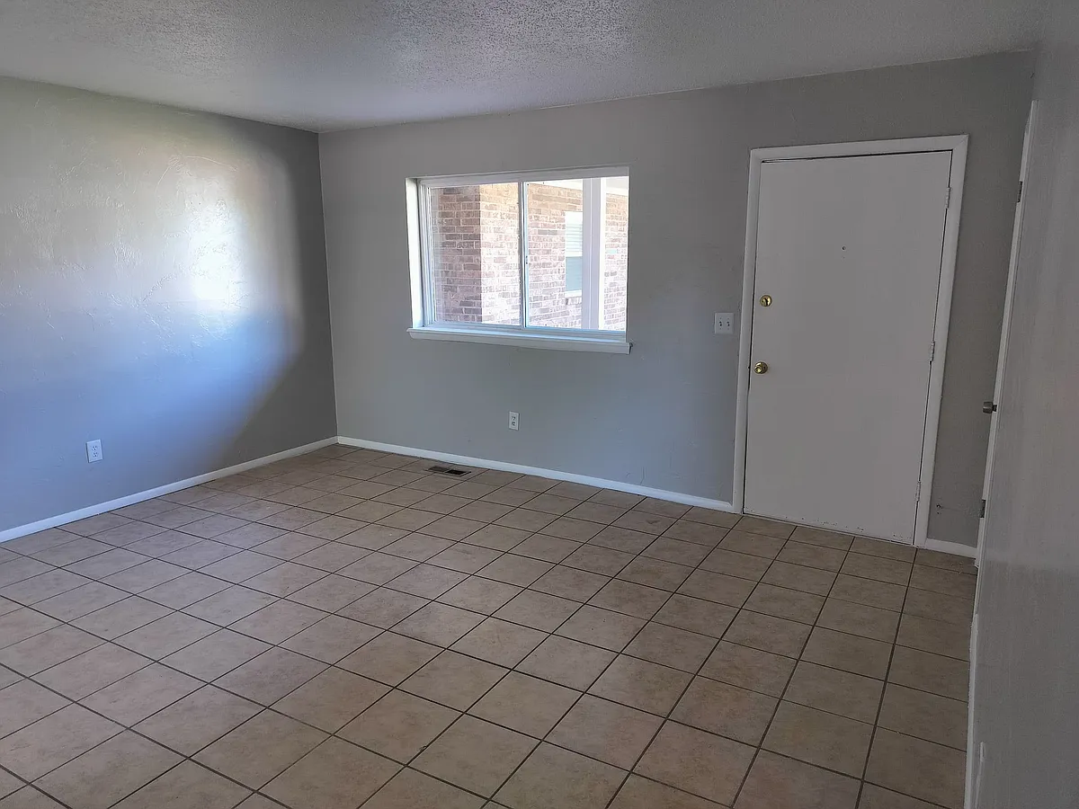 Building Photo - 301 N University Dr #2