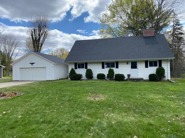 5157 Clara Dr, Saginaw, MI 48638