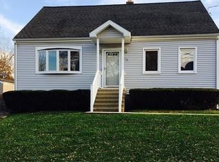 45 Holland Hill Cir, Bridgeport, CT 06610