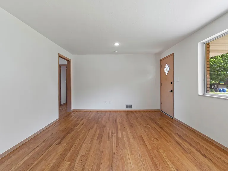 115 Green Glen Dr — Photo 6