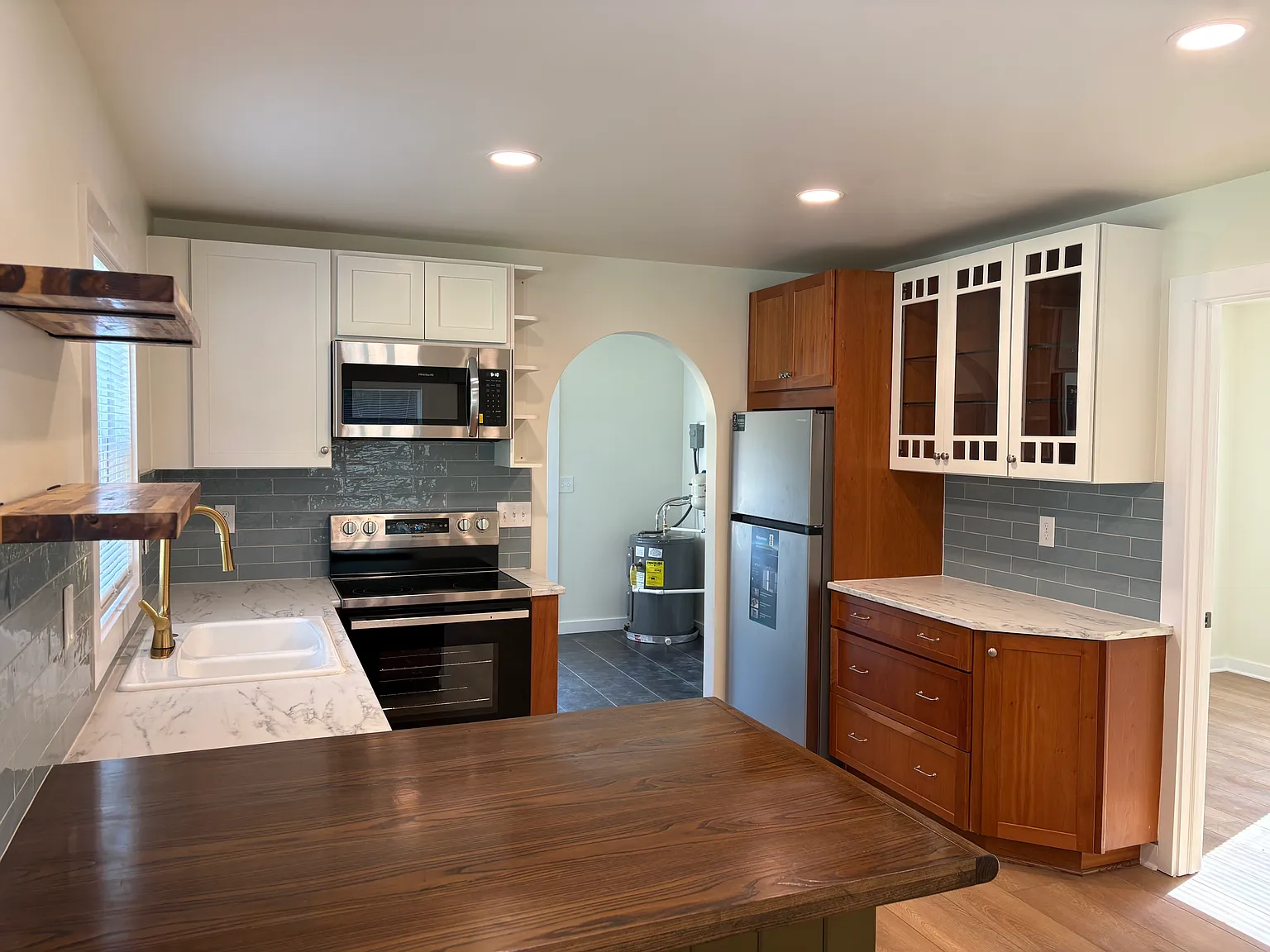2 bed, 670 sqft, $1,400 — Photo 2