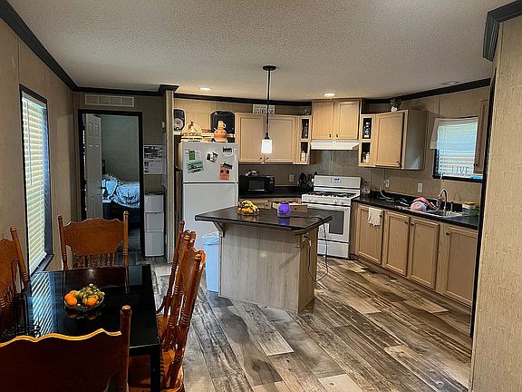Kitchen / dinning room 