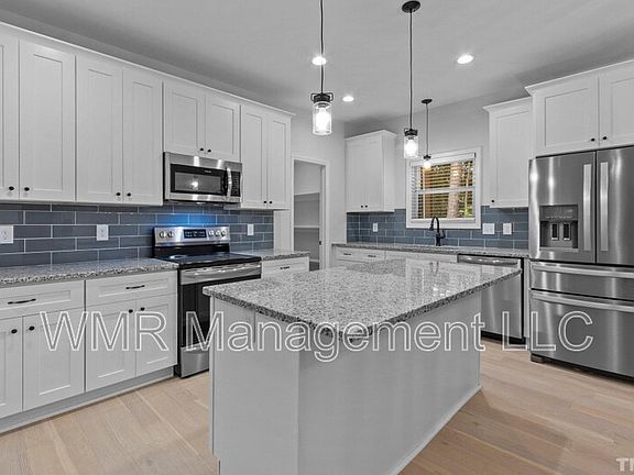 3rd image of 5819 Hideaway Dr