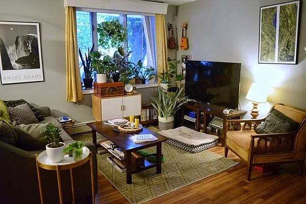 2563 E Somerset St #1 — Photo 3