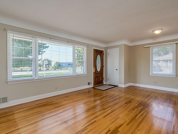 4th image of 5364 160th St SE