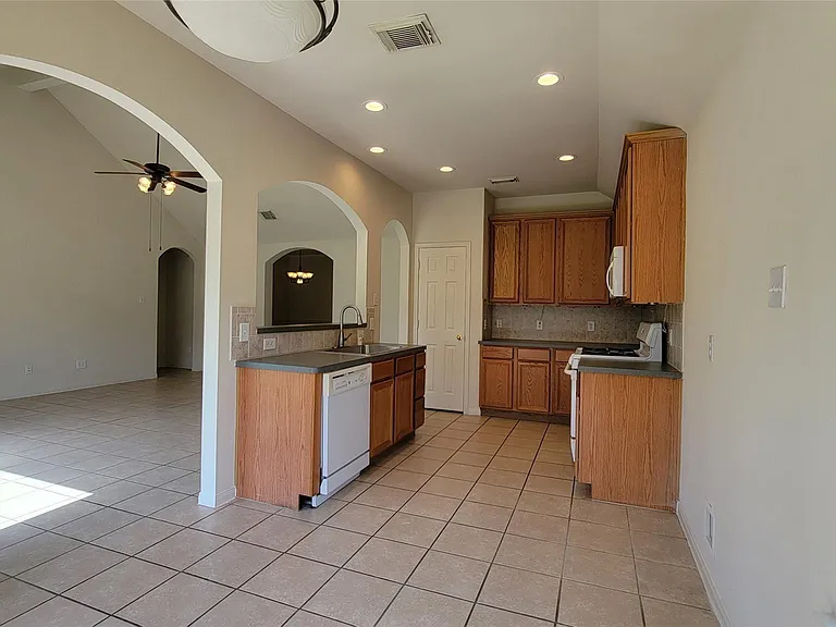 4822 Bonny Loch Ln — Photo 12