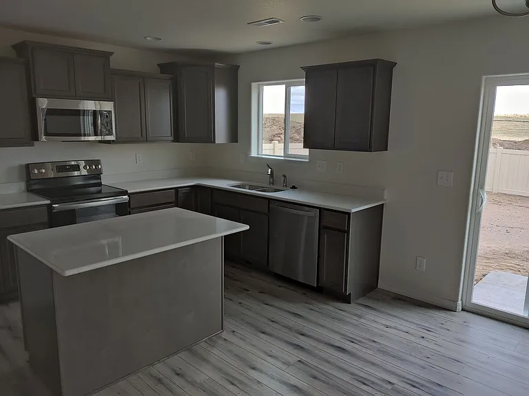 4649 Zircon Dr — Photo 9