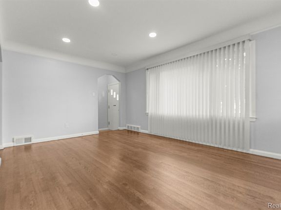 4th image of 21311 Outer Dr