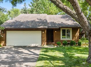 5554 Knoll Dr, Shoreview, MN 55126