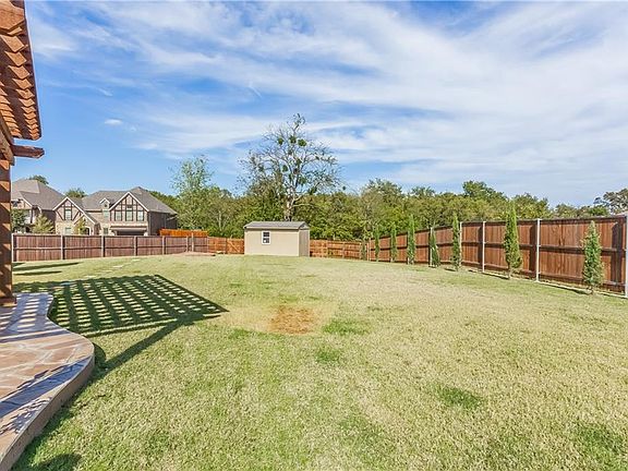 5th image of 1012 Orchard Hill Trl