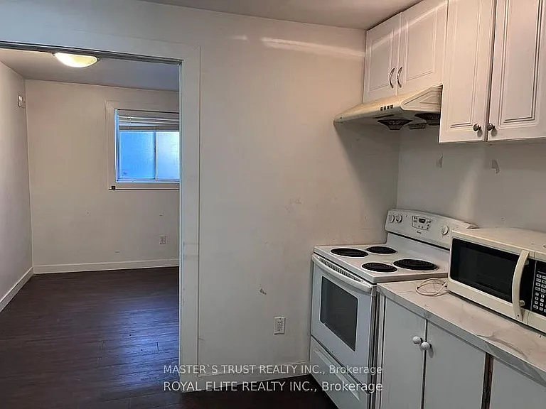 89 Finch Ave E — Photo 10