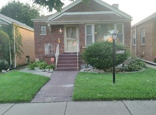 8936 S Bennett Ave, Chicago, IL 60617