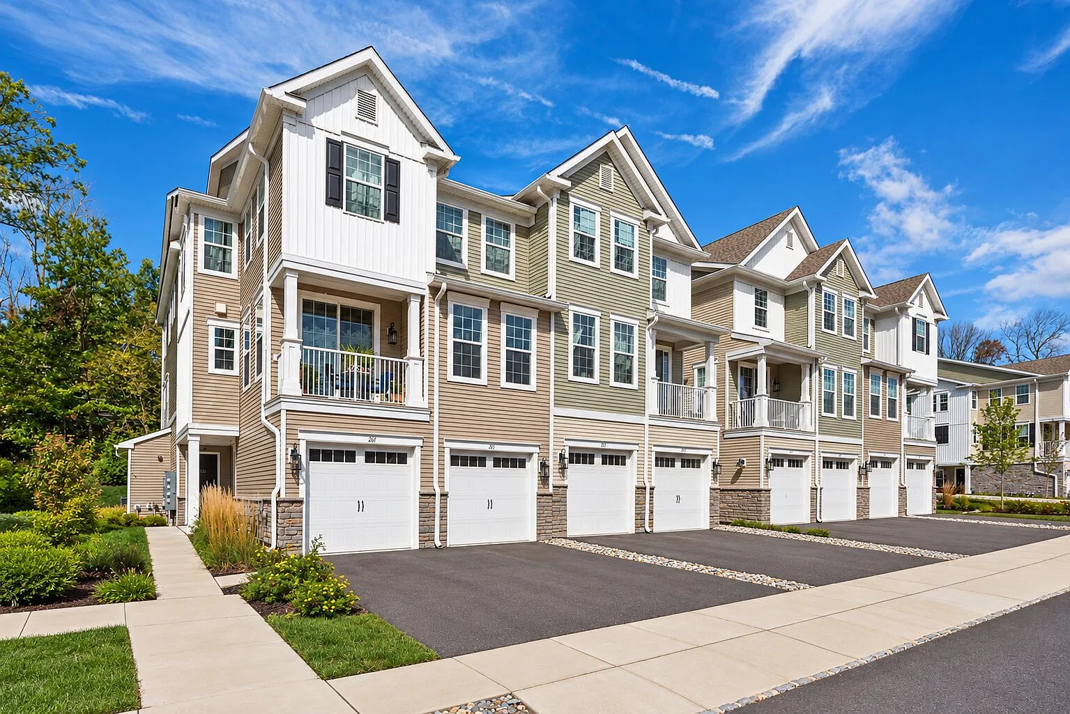 2 bed, $4,420 — Photo 2