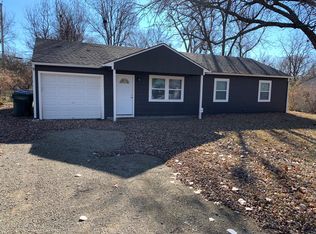 3482 SW Tara Ave, Topeka, KS 66611