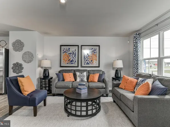 847 Raeann Dr, Greencastle, PA 17225