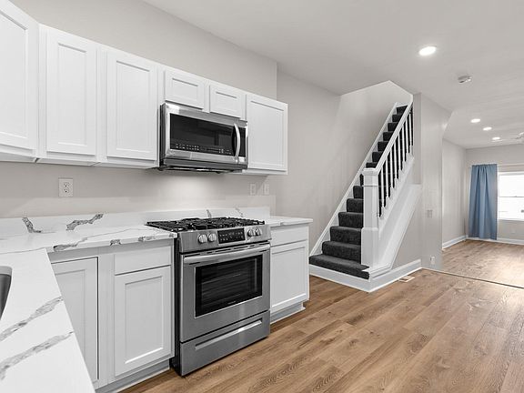 4th image of 2429 Ashland Ave