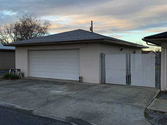 3rd image of 305 S Burke Ave