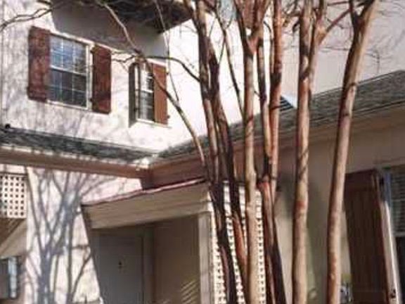 Entrance & 3rd balcony