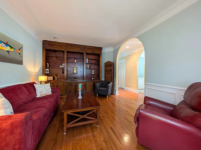 1920 Oak Tree Ln — Photo 18