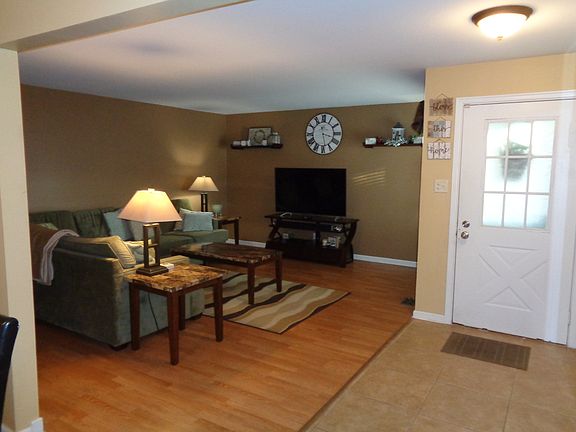4th image of 1037 Mohegan Ln
